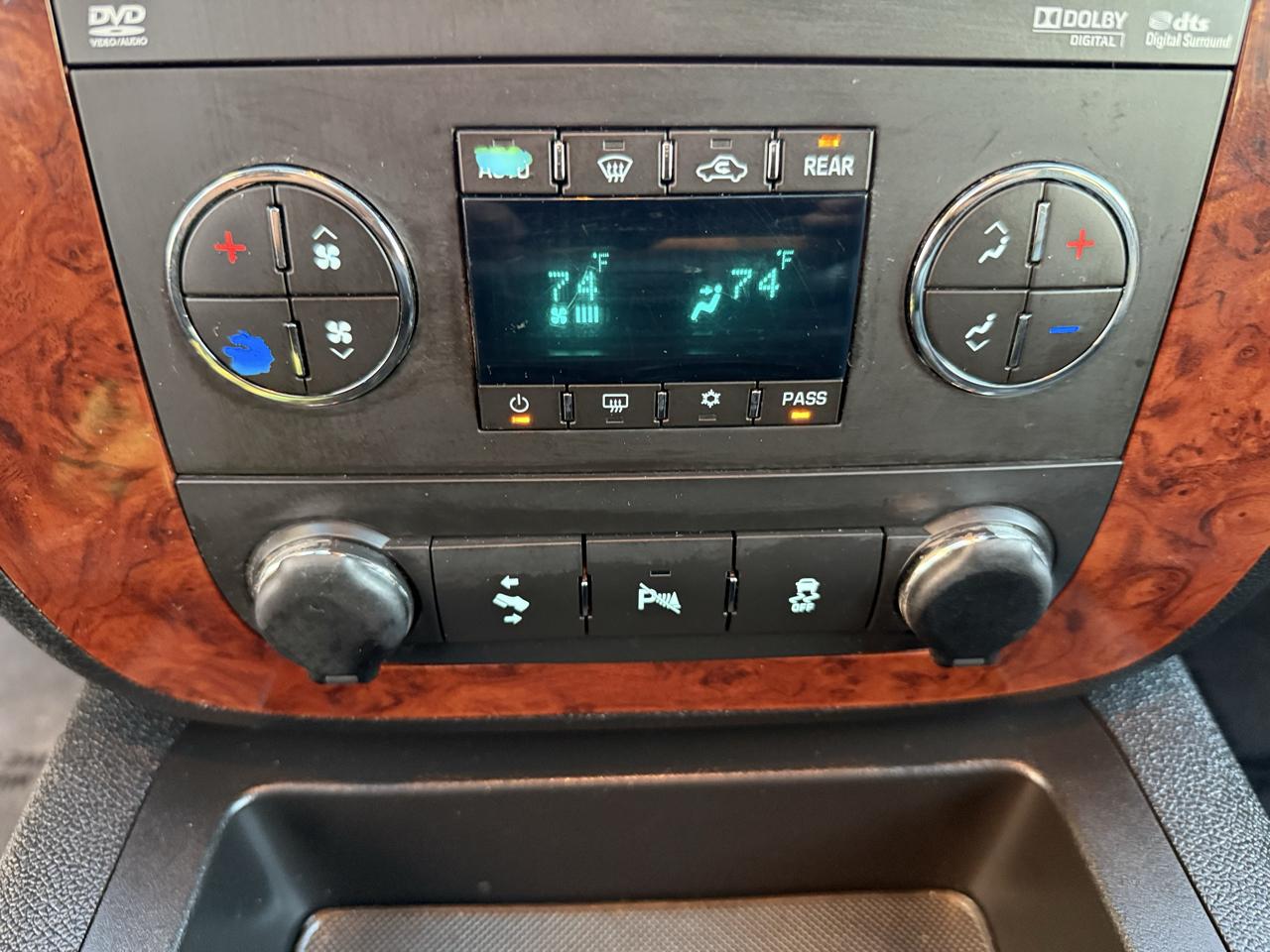 Chevrolet Suburban 4WD 4dr 1500 LTZ 2012