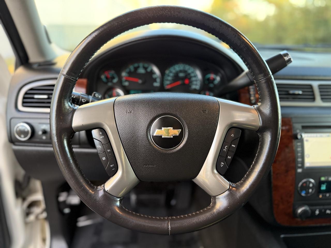 Chevrolet Suburban 4WD 4dr 1500 LTZ 2012