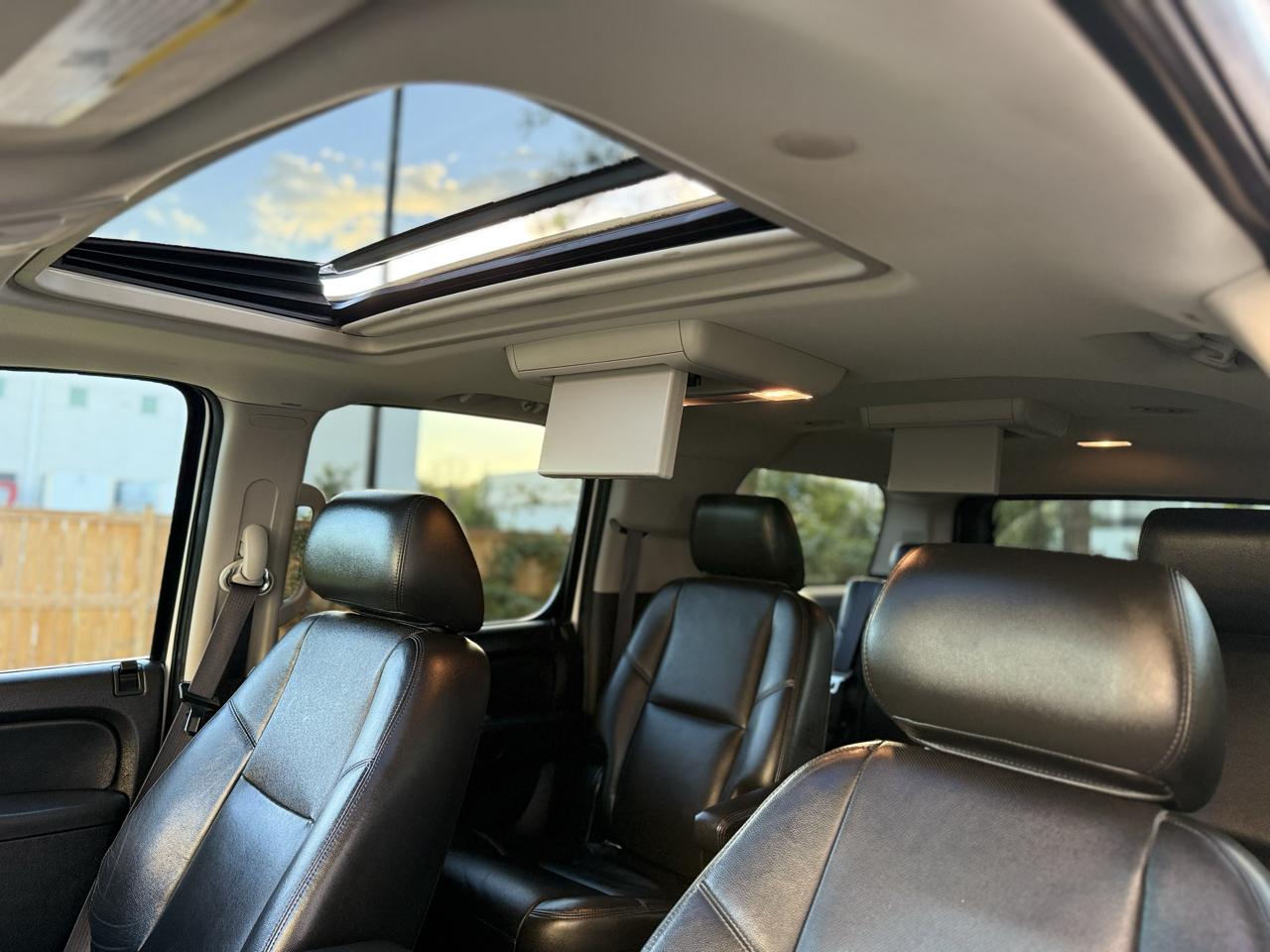Chevrolet Suburban 4WD 4dr 1500 LTZ 2012