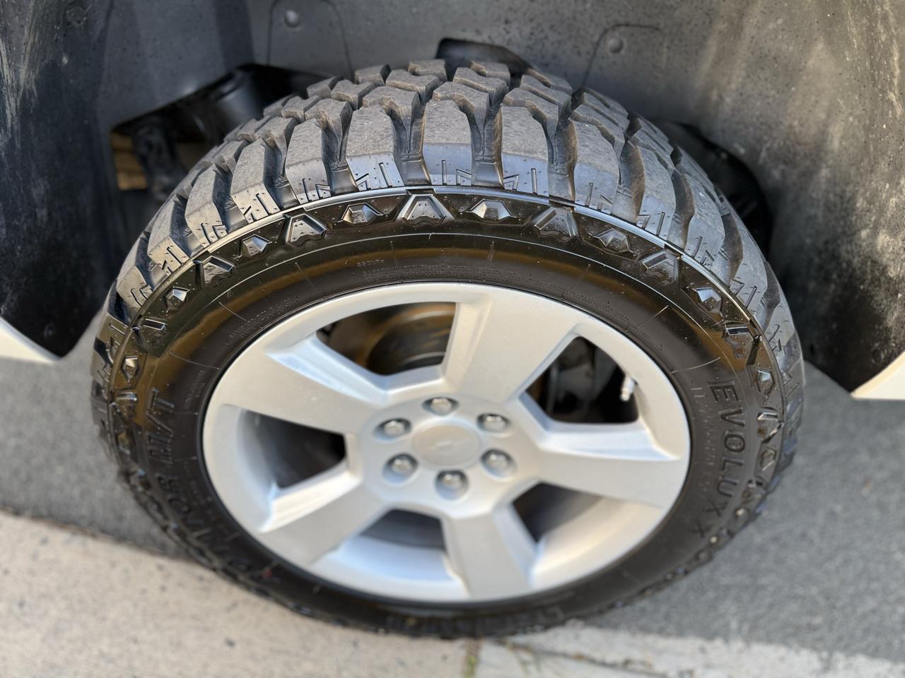 Chevrolet Suburban 4WD 4dr 1500 LTZ 2012