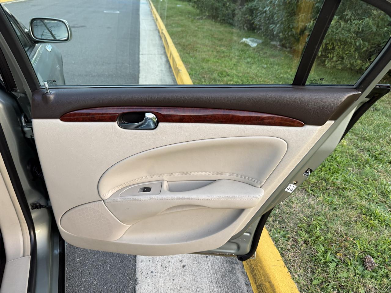 Buick Lucerne 4dr Sdn V6 CXL 2007