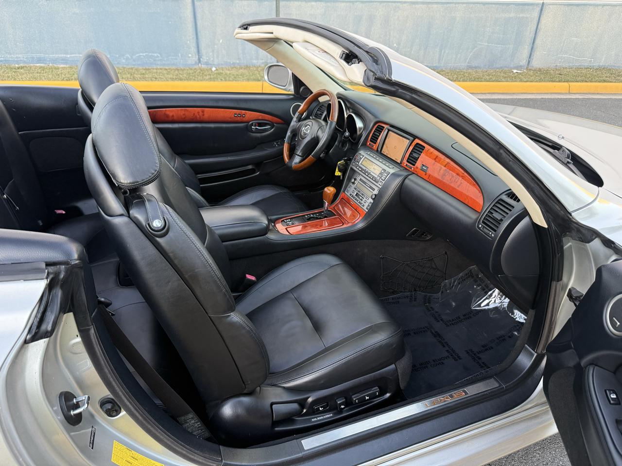 Lexus SC 430 2dr Convertible 2004