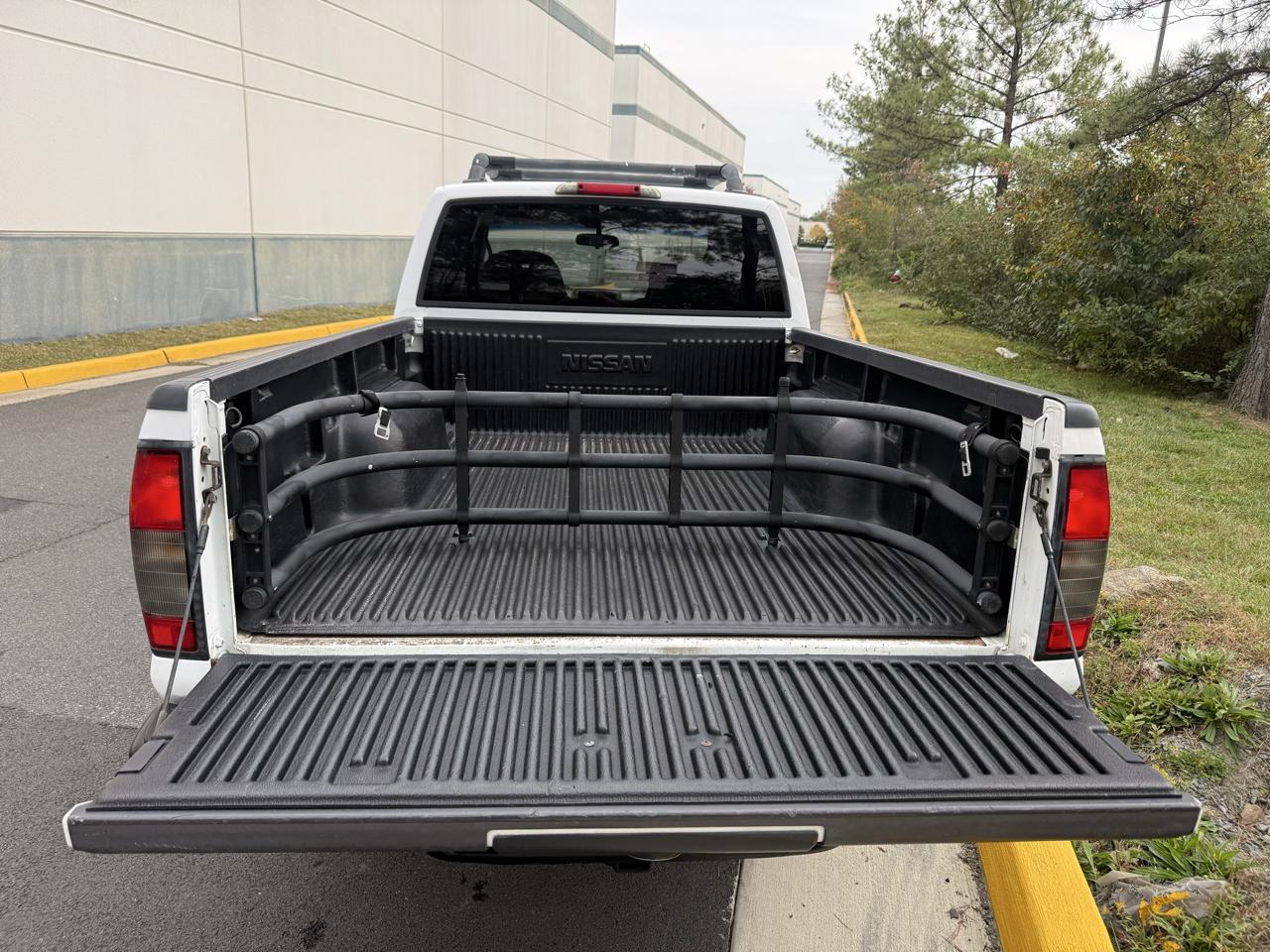 Nissan Frontier 4WD XE Crew Cab V6 Manual Long Bed 2004