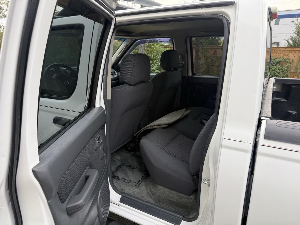 Nissan Frontier 4WD XE Crew Cab V6 Manual Long Bed 2004