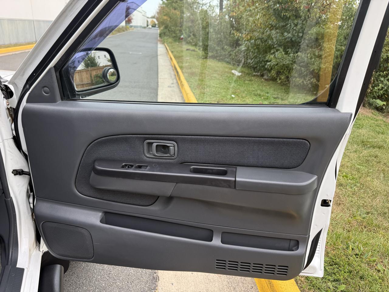 Nissan Frontier 4WD XE Crew Cab V6 Manual Long Bed 2004