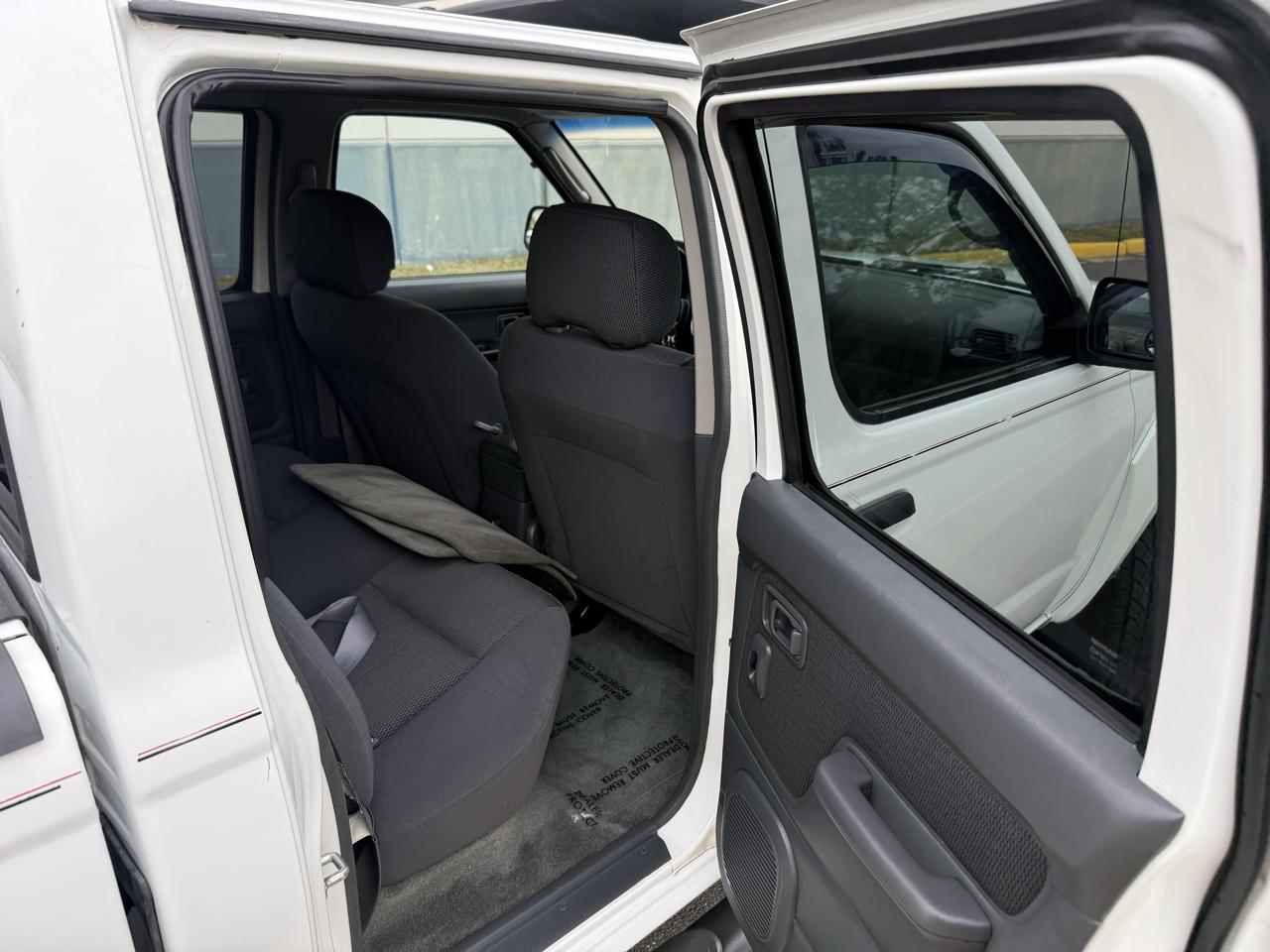 Nissan Frontier 4WD XE Crew Cab V6 Manual Long Bed 2004