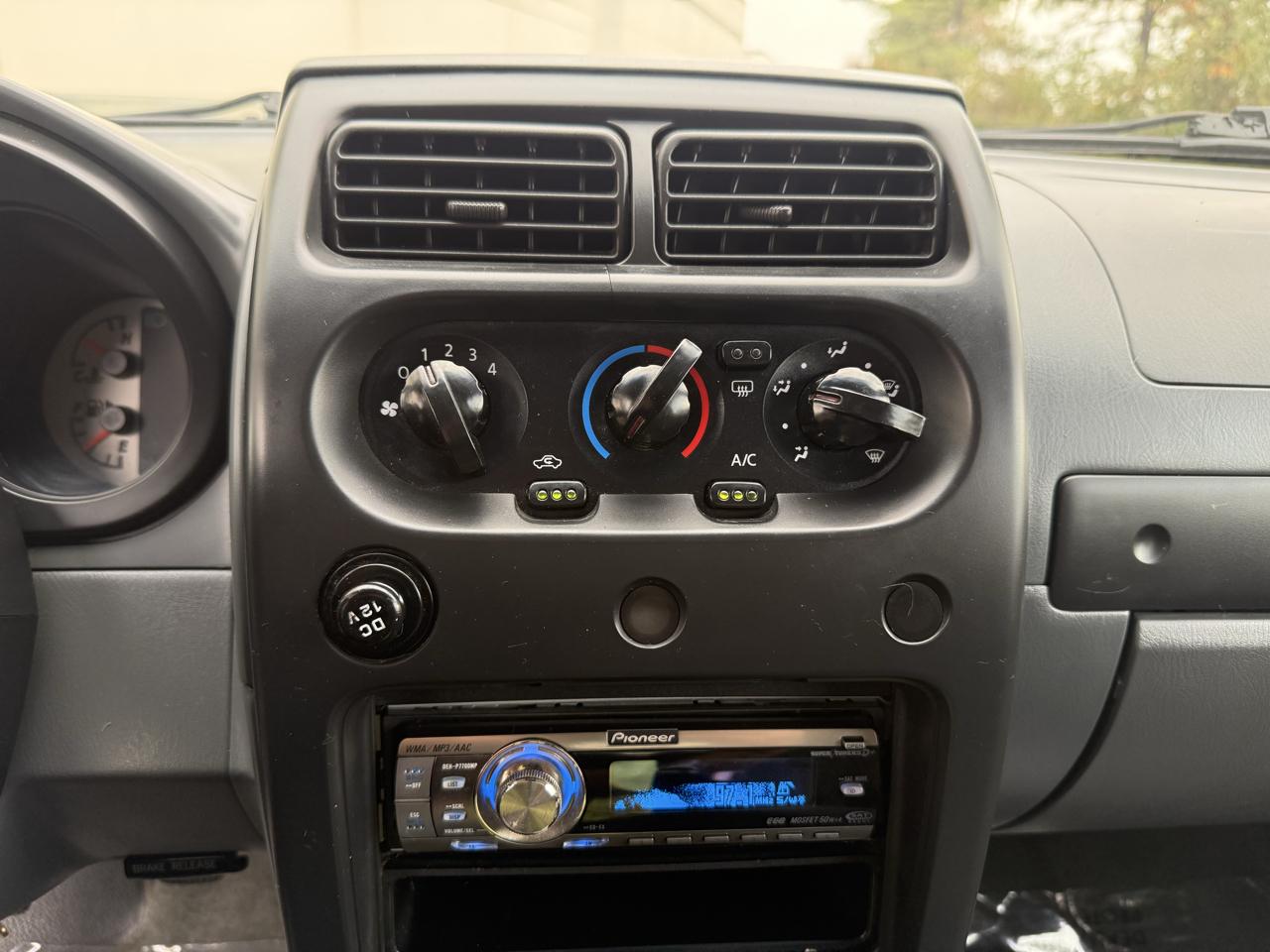 Nissan Frontier 4WD XE Crew Cab V6 Manual Long Bed 2004