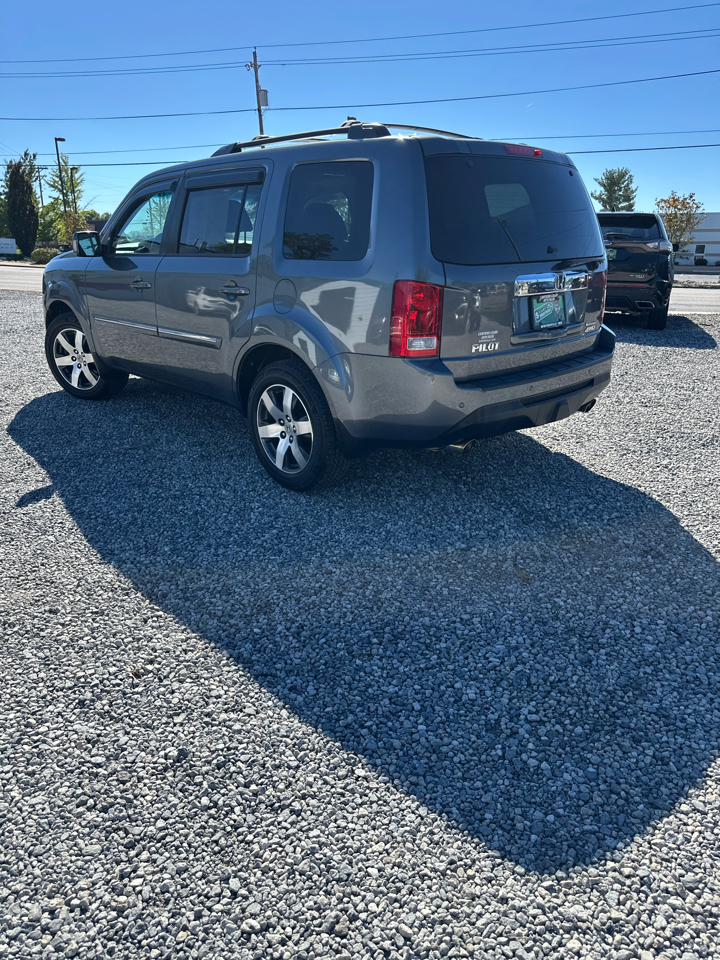 Honda Pilot Touring 4WD 5-Spd AT with DVD 2013