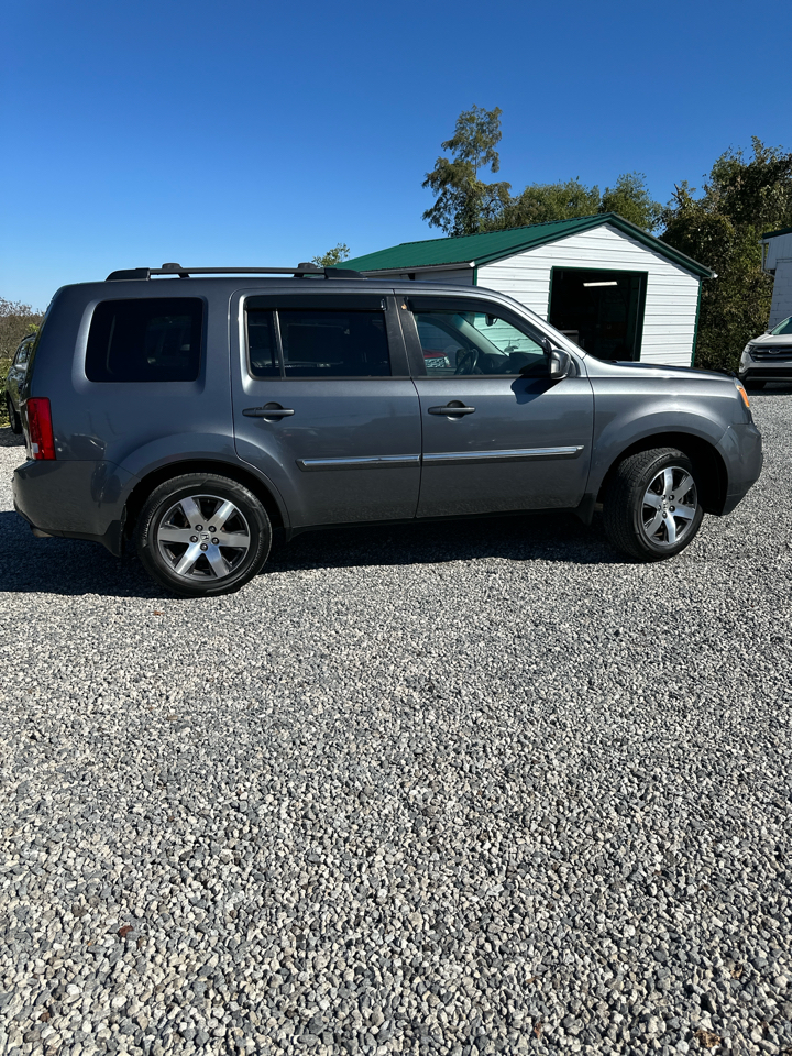 Honda Pilot Touring 4WD 5-Spd AT with DVD 2013