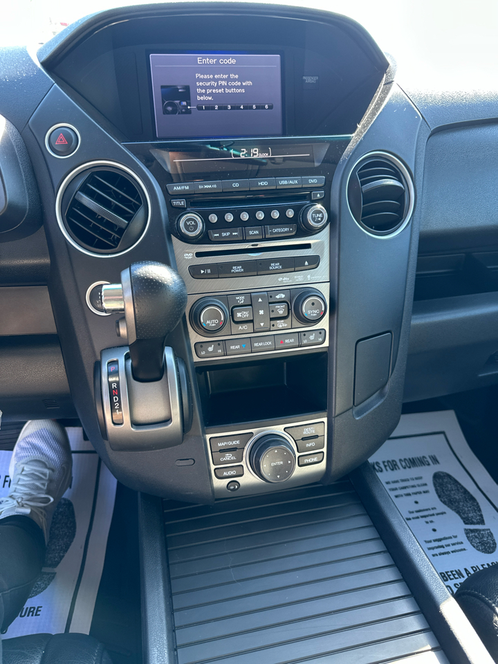 Honda Pilot Touring 4WD 5-Spd AT with DVD 2013