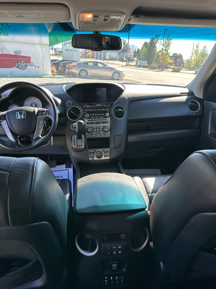 Honda Pilot Touring 4WD 5-Spd AT with DVD 2013