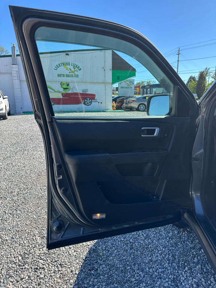 Honda Pilot Touring 4WD 5-Spd AT with DVD 2013