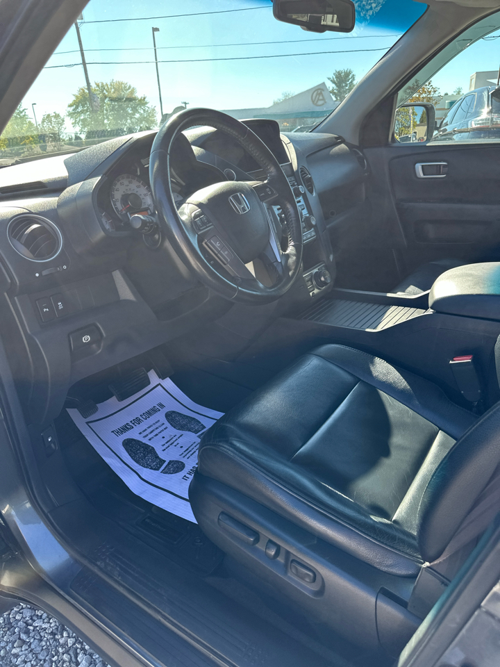 Honda Pilot Touring 4WD 5-Spd AT with DVD 2013