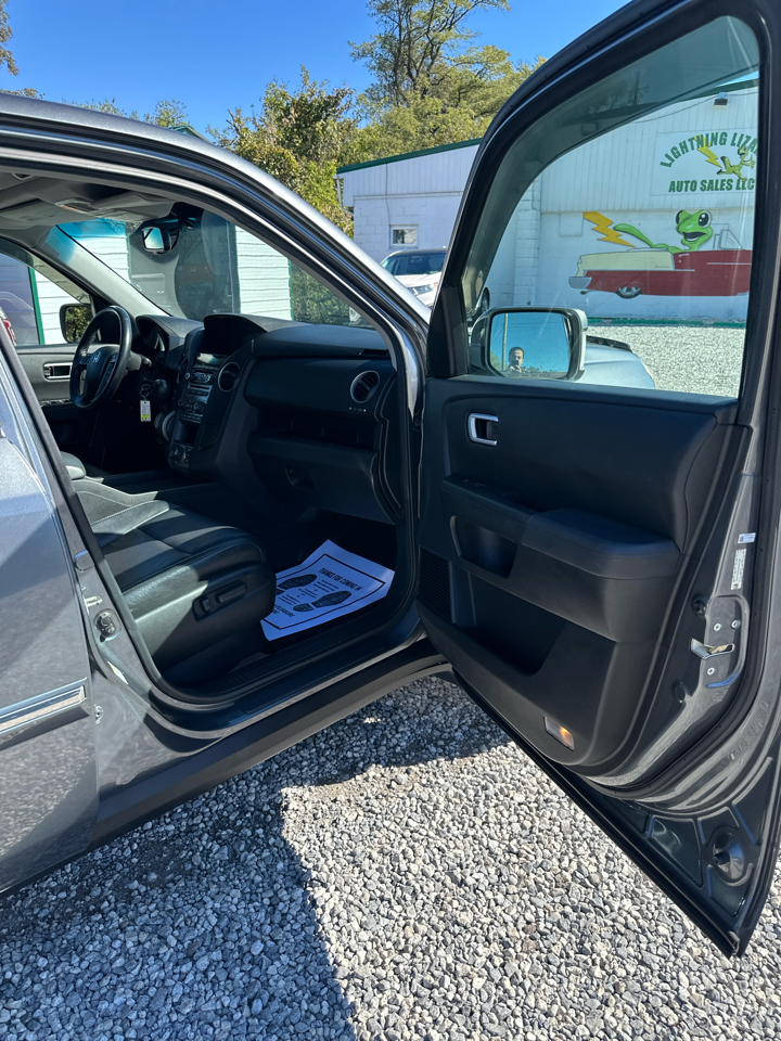 Honda Pilot Touring 4WD 5-Spd AT with DVD 2013