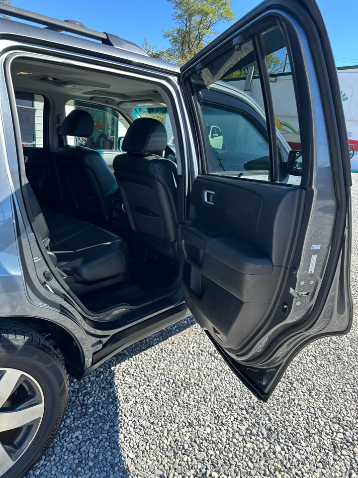 Honda Pilot Touring 4WD 5-Spd AT with DVD 2013
