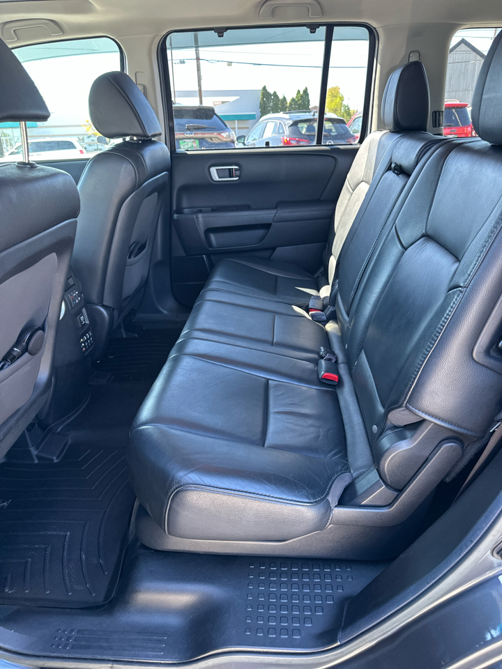 Honda Pilot Touring 4WD 5-Spd AT with DVD 2013