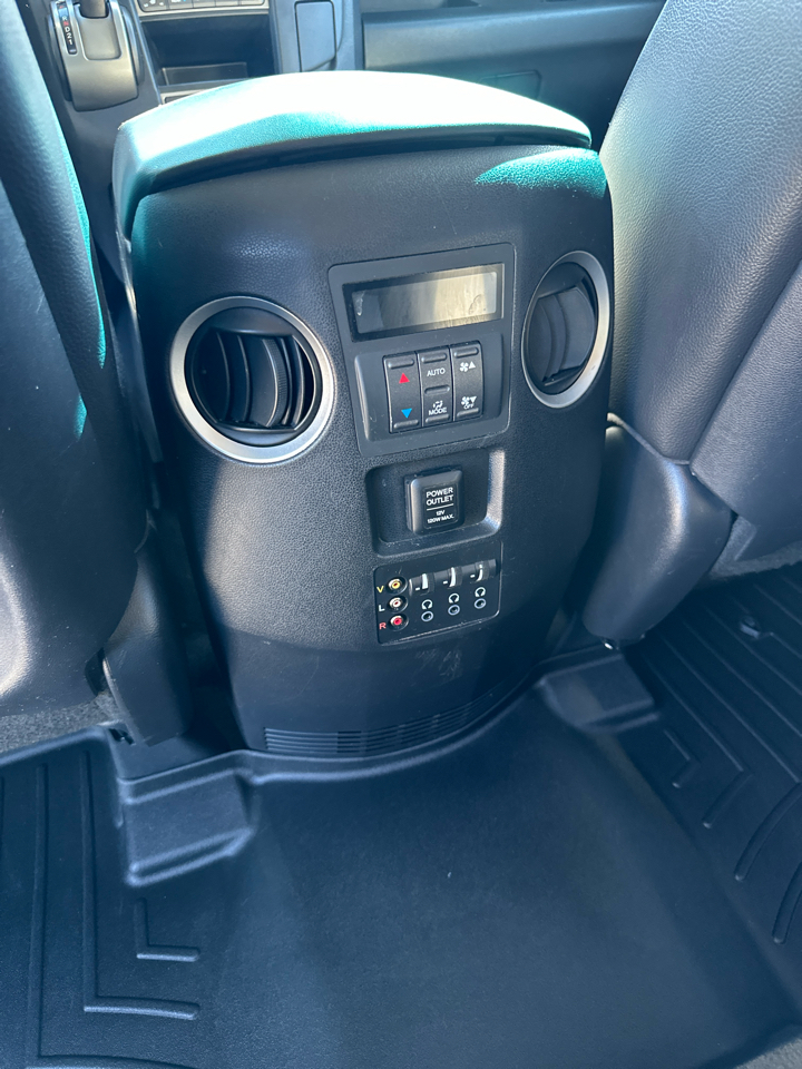 Honda Pilot Touring 4WD 5-Spd AT with DVD 2013