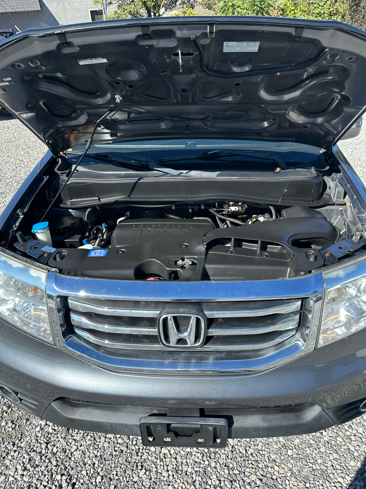 Honda Pilot Touring 4WD 5-Spd AT with DVD 2013