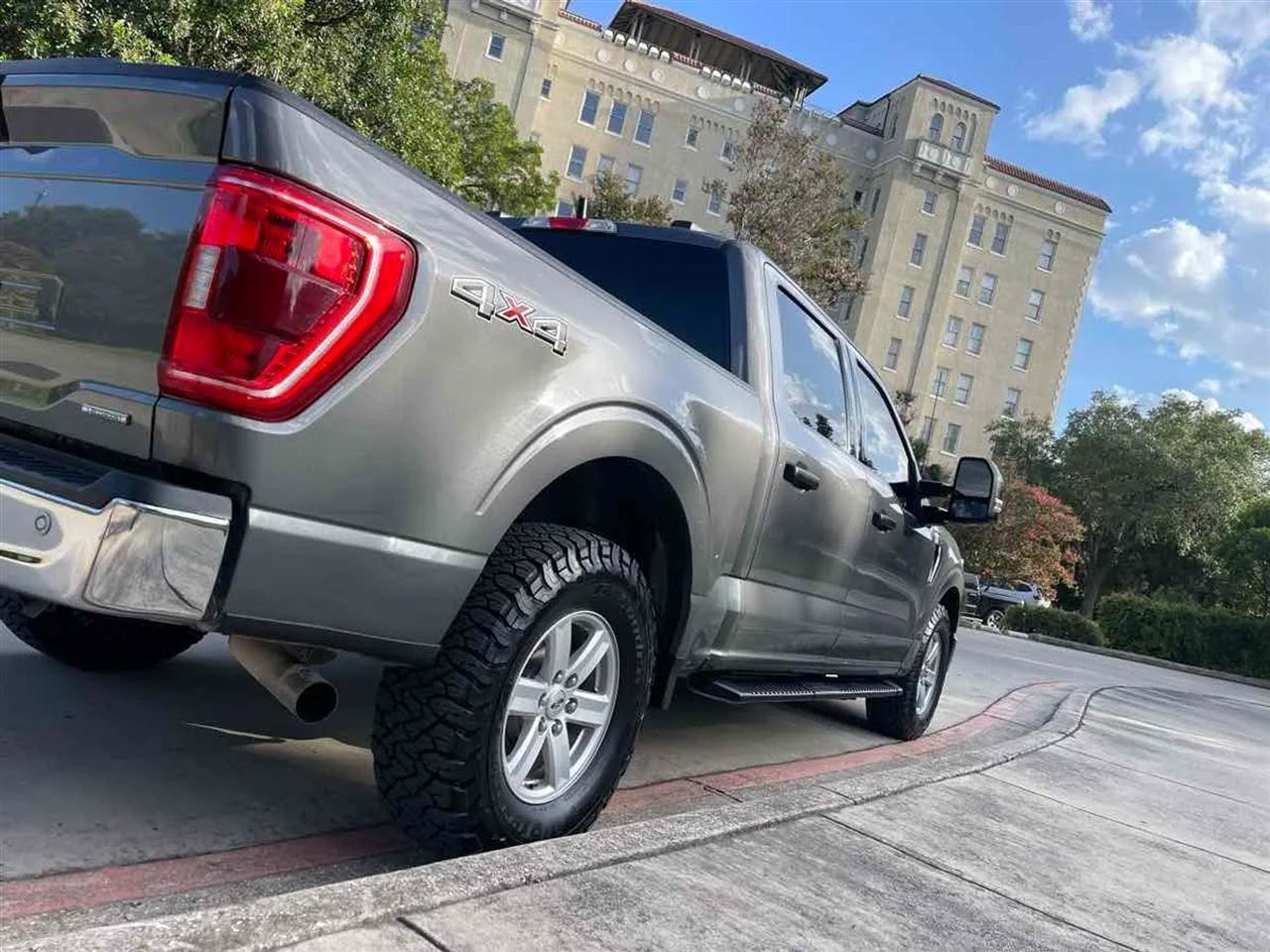 Ford F-150 Lariat 4WD SuperCrew 5.5' Box 2023
