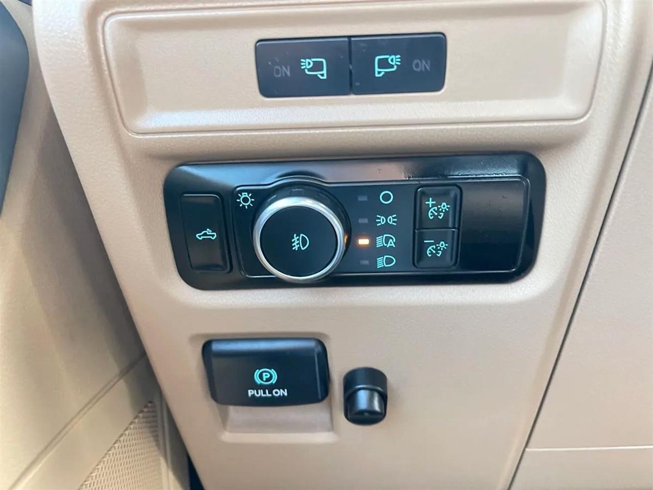 Ford F-150 Lariat 4WD SuperCrew 5.5' Box 2023