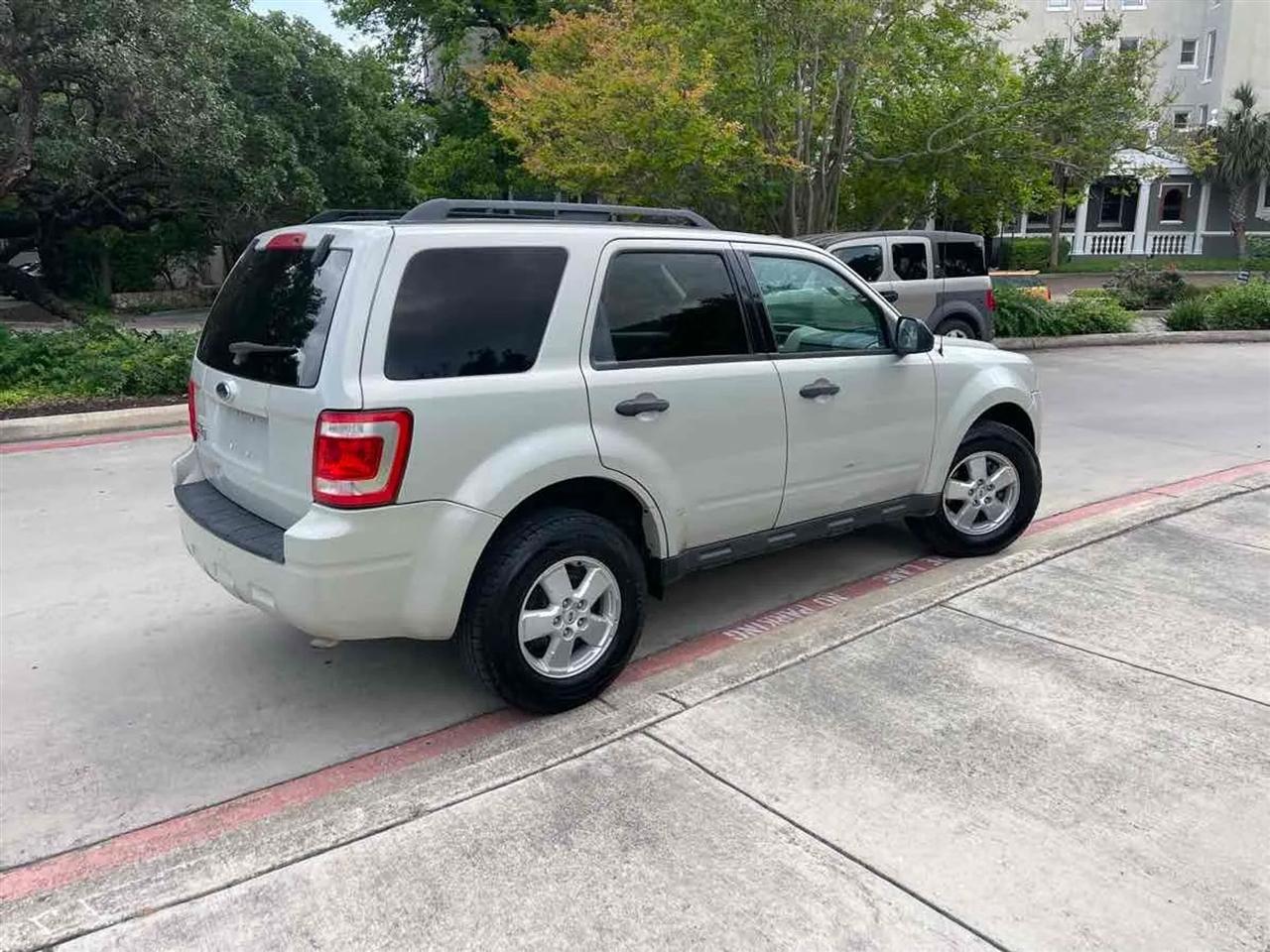 Ford Escape FWD 4dr V6 Auto XLT 2009