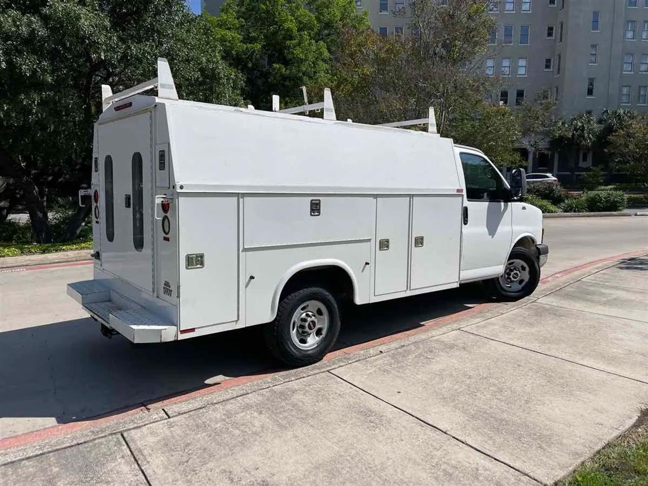 GMC Savana Commercial Cutaway 3500 Van 139" 2013