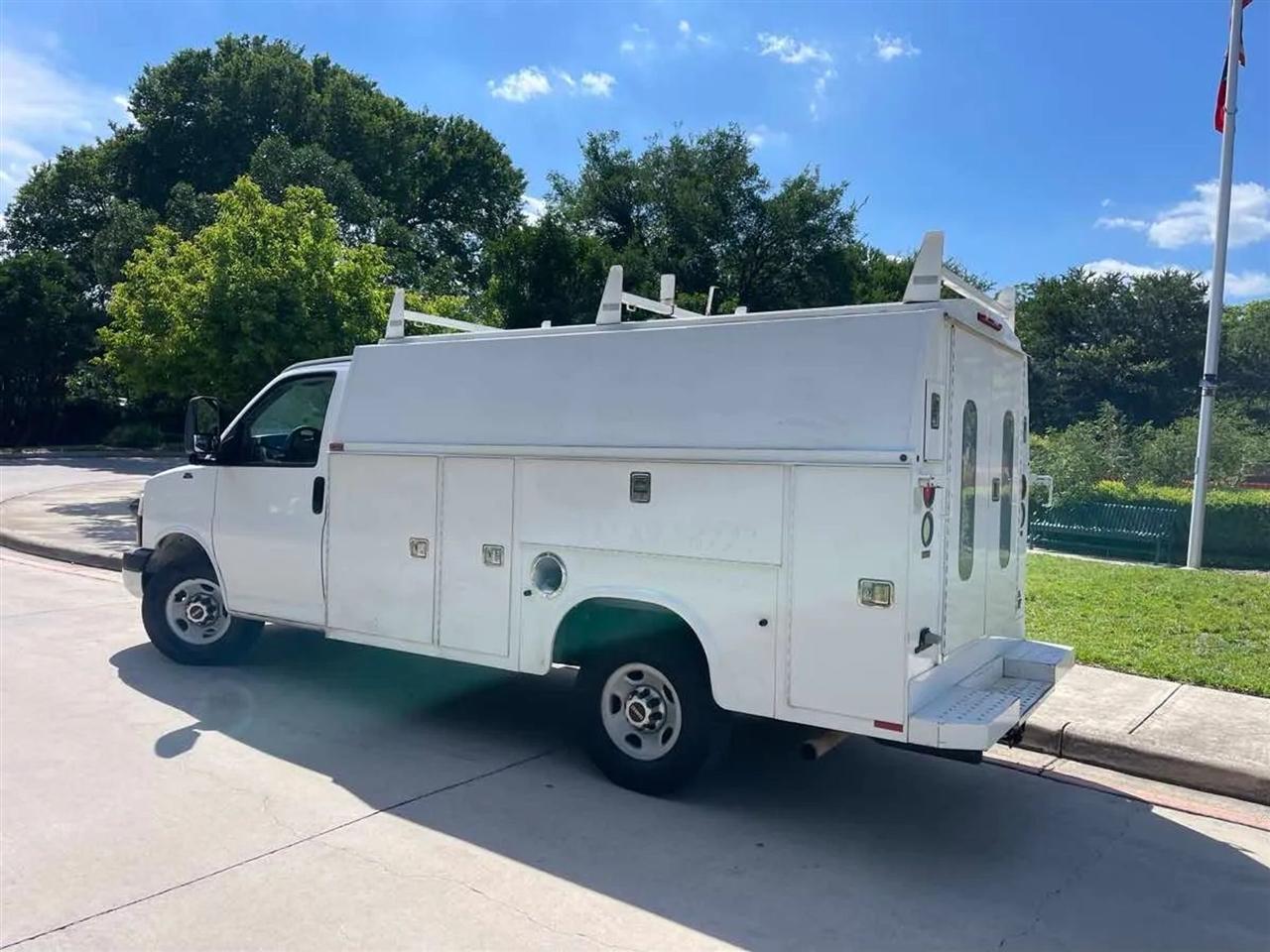 GMC Savana Commercial Cutaway 3500 Van 139" 2013