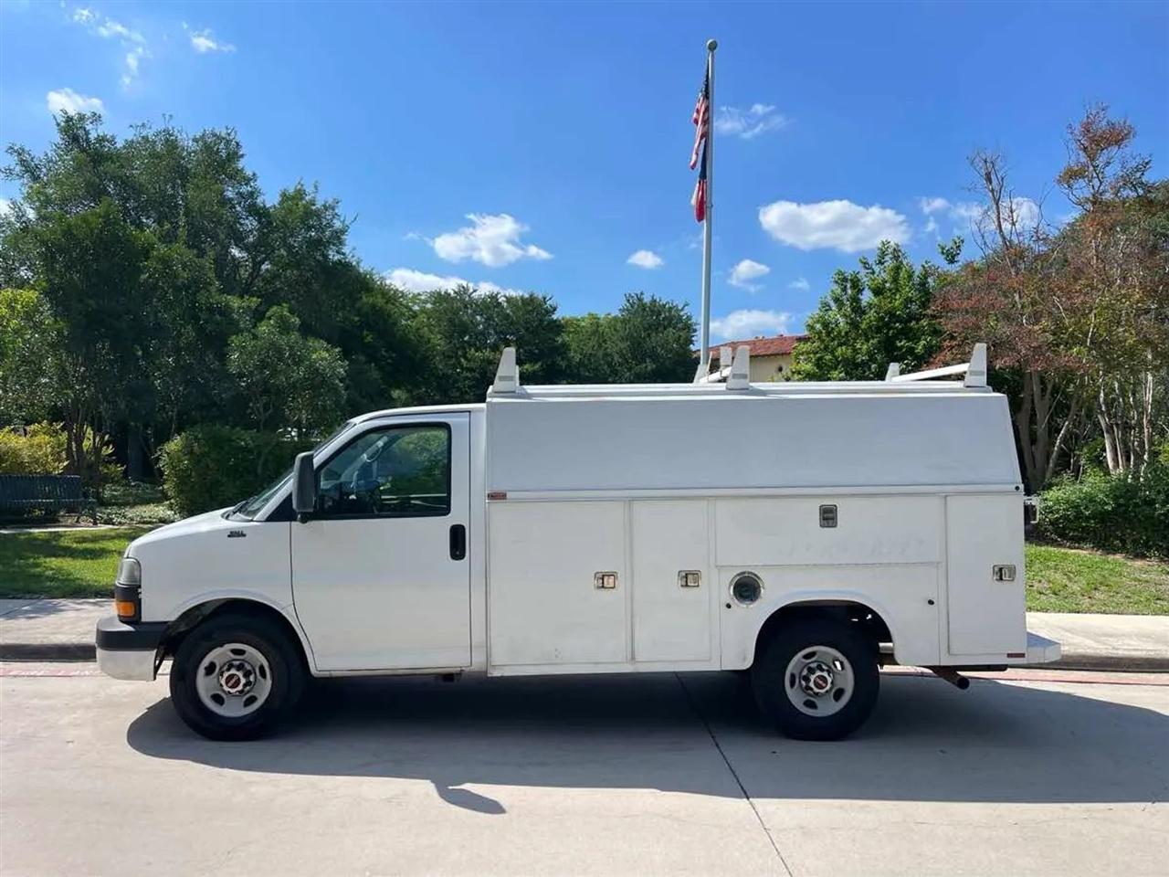 GMC Savana Commercial Cutaway 3500 Van 139" 2013