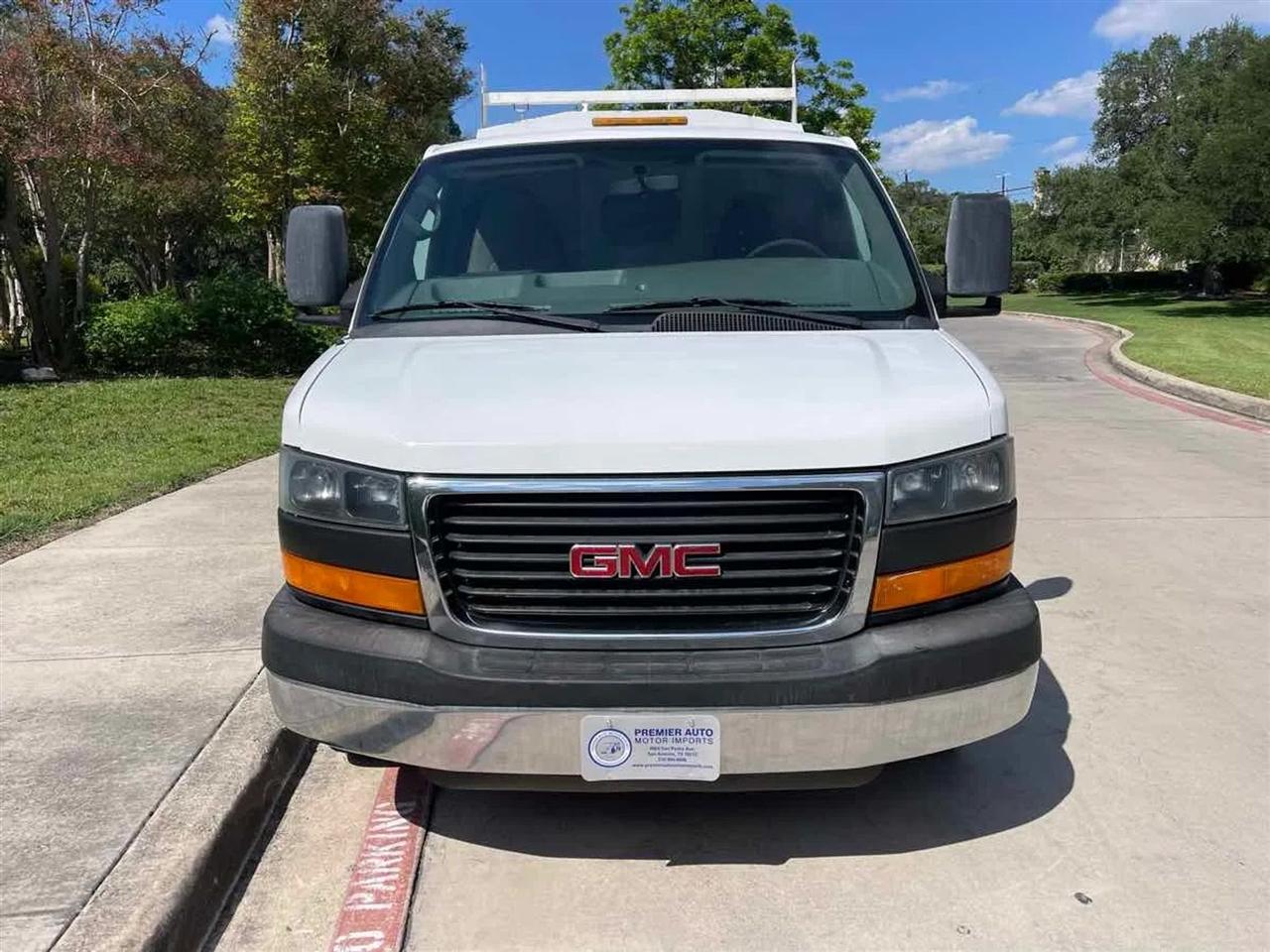 GMC Savana Commercial Cutaway 3500 Van 139" 2013