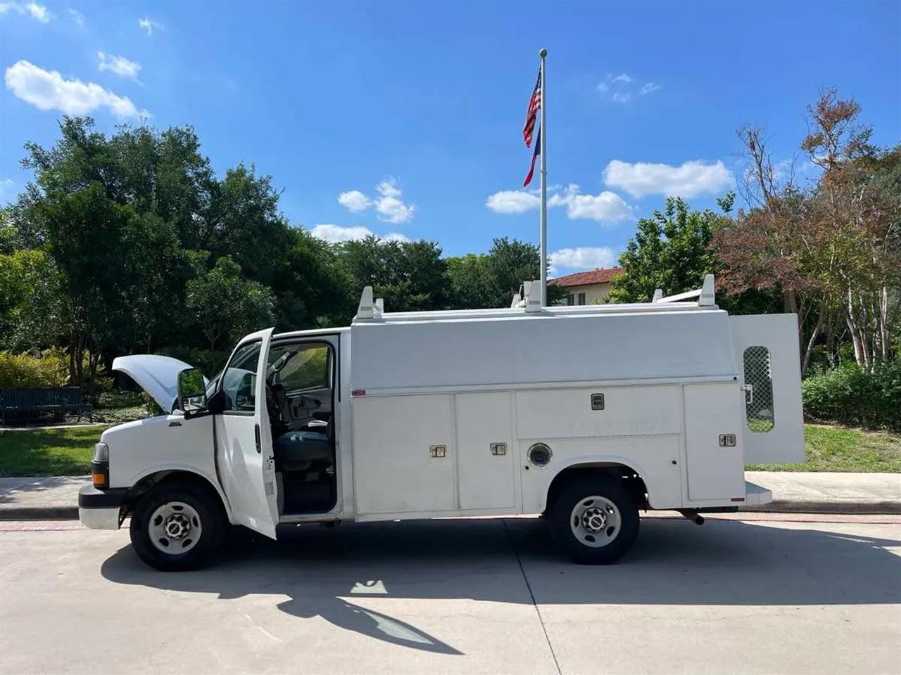 GMC Savana Commercial Cutaway 3500 Van 139" 2013