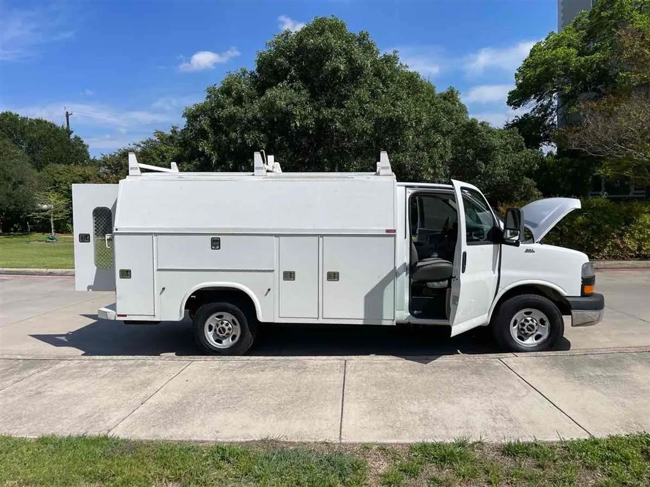 GMC Savana Commercial Cutaway 3500 Van 139" 2013