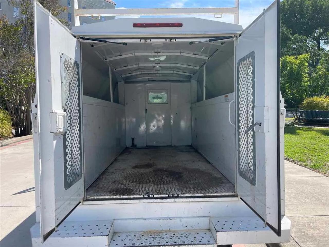 GMC Savana Commercial Cutaway 3500 Van 139" 2013