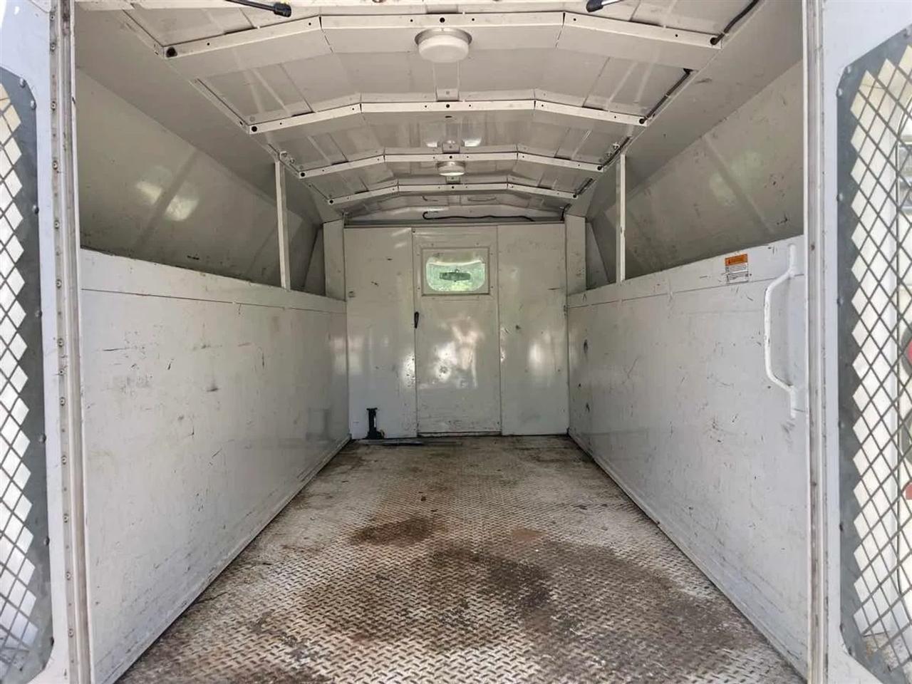 GMC Savana Commercial Cutaway 3500 Van 139" 2013