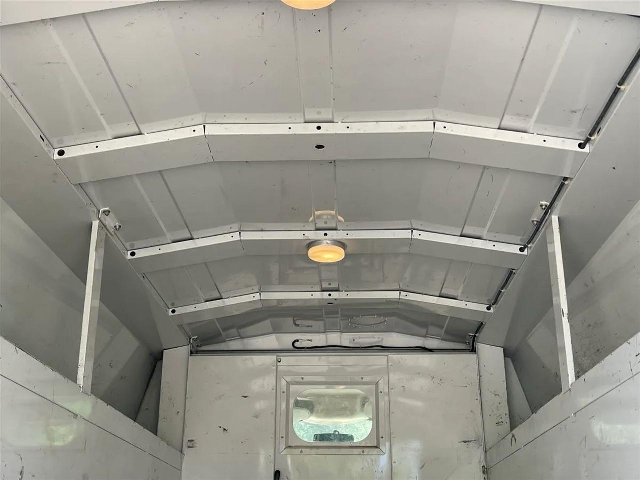 GMC Savana Commercial Cutaway 3500 Van 139" 2013