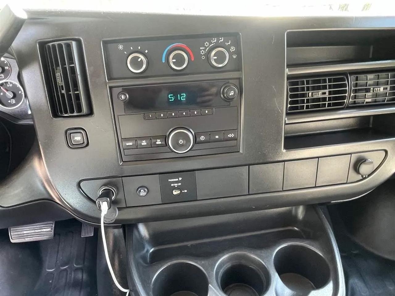 GMC Savana Commercial Cutaway 3500 Van 139" 2013