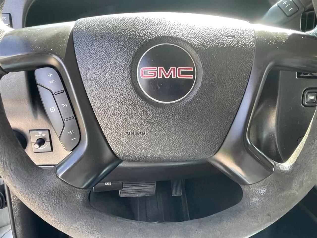 GMC Savana Commercial Cutaway 3500 Van 139" 2013