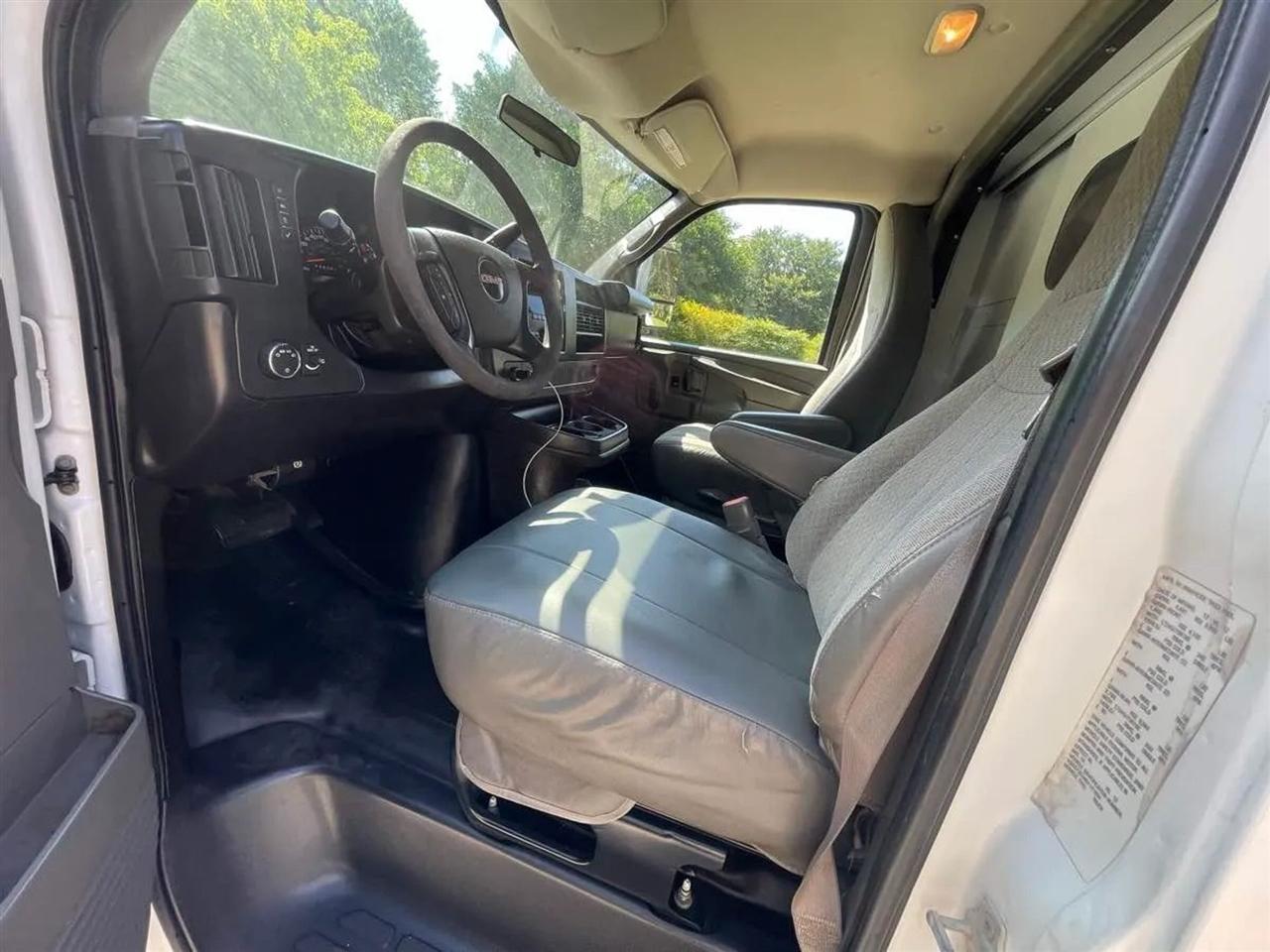 GMC Savana Commercial Cutaway 3500 Van 139" 2013