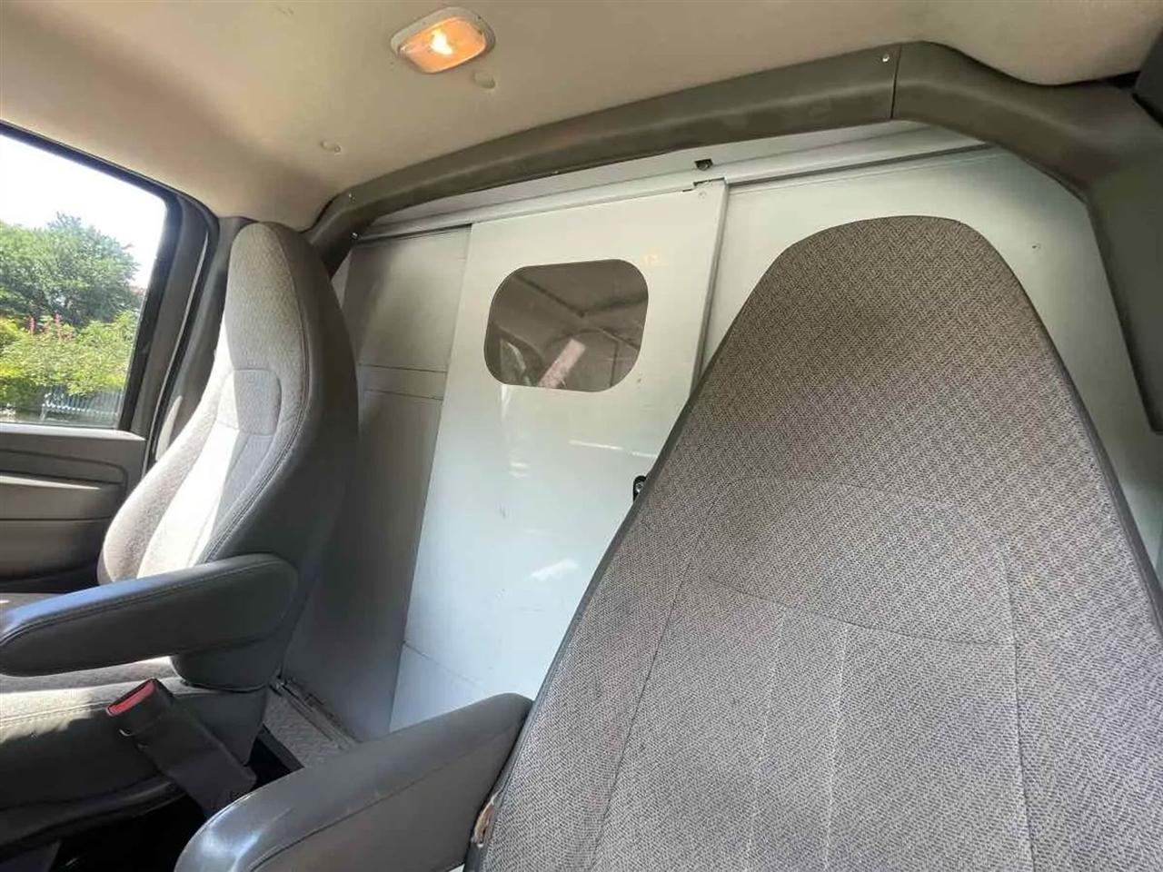 GMC Savana Commercial Cutaway 3500 Van 139" 2013