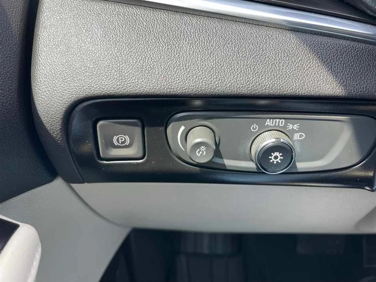 Buick Enclave FWD 4dr Essence 2018