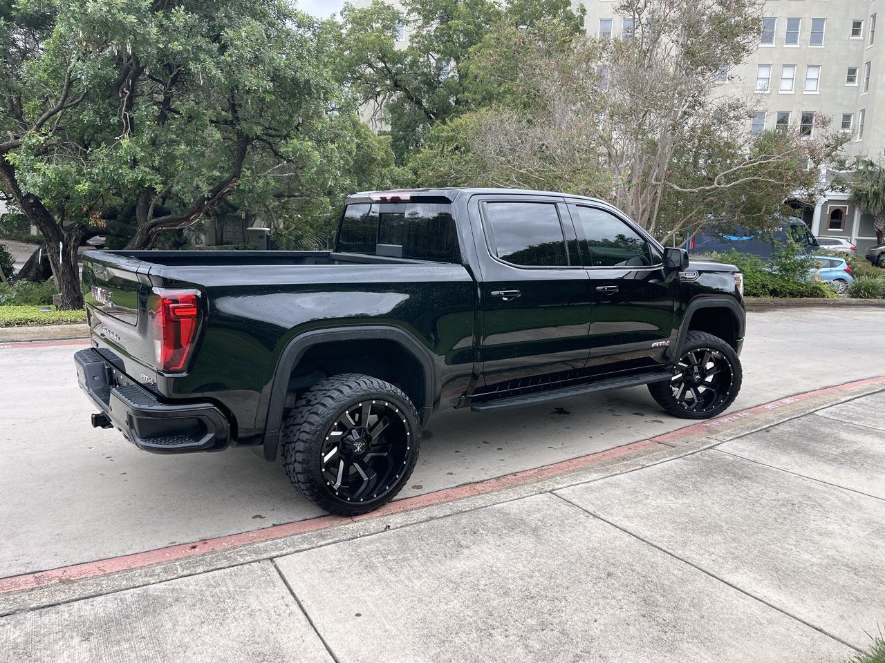 GMC Sierra 1500 4WD Crew Cab 147" AT4 2021