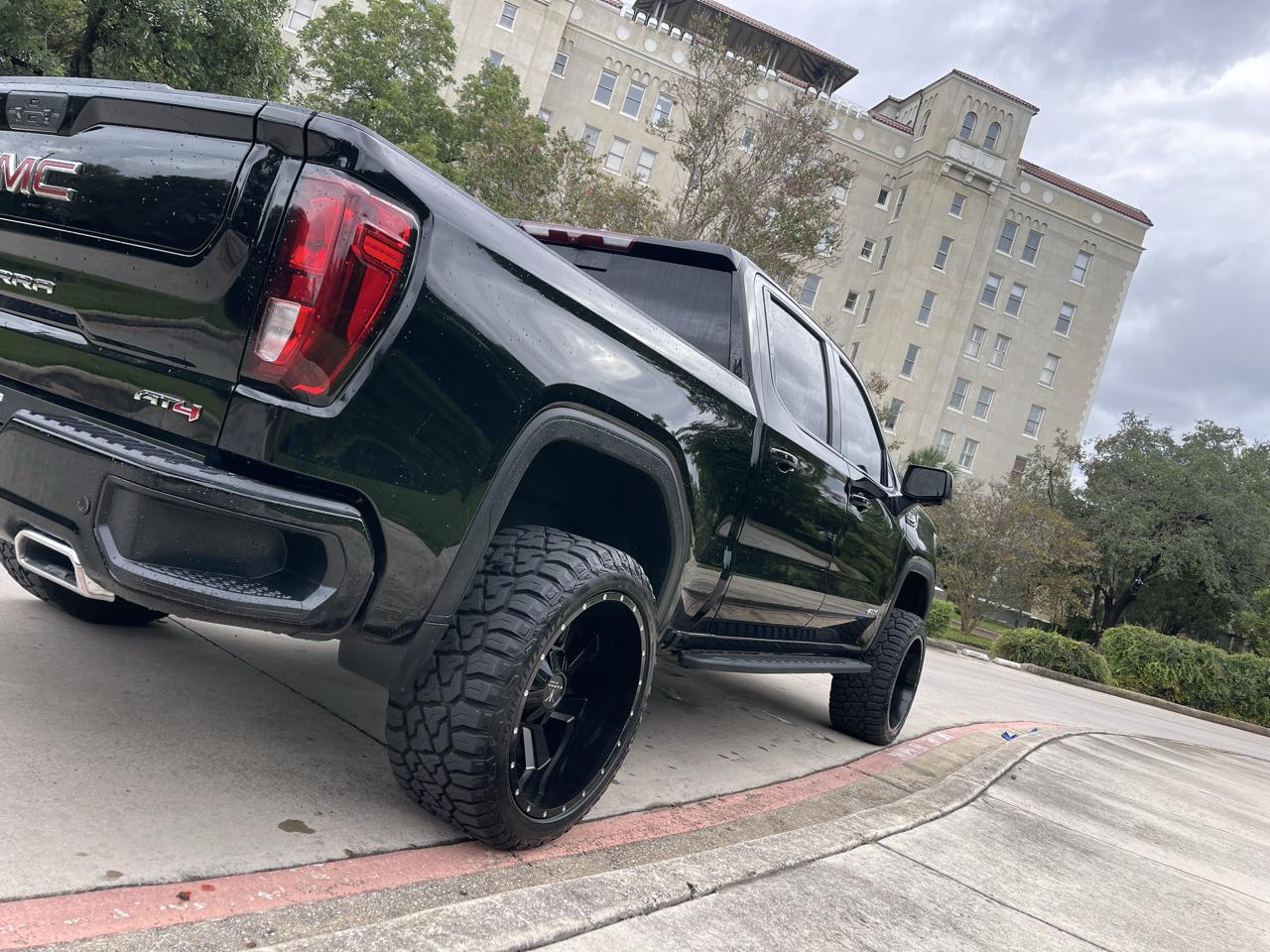 GMC Sierra 1500 4WD Crew Cab 147" AT4 2021