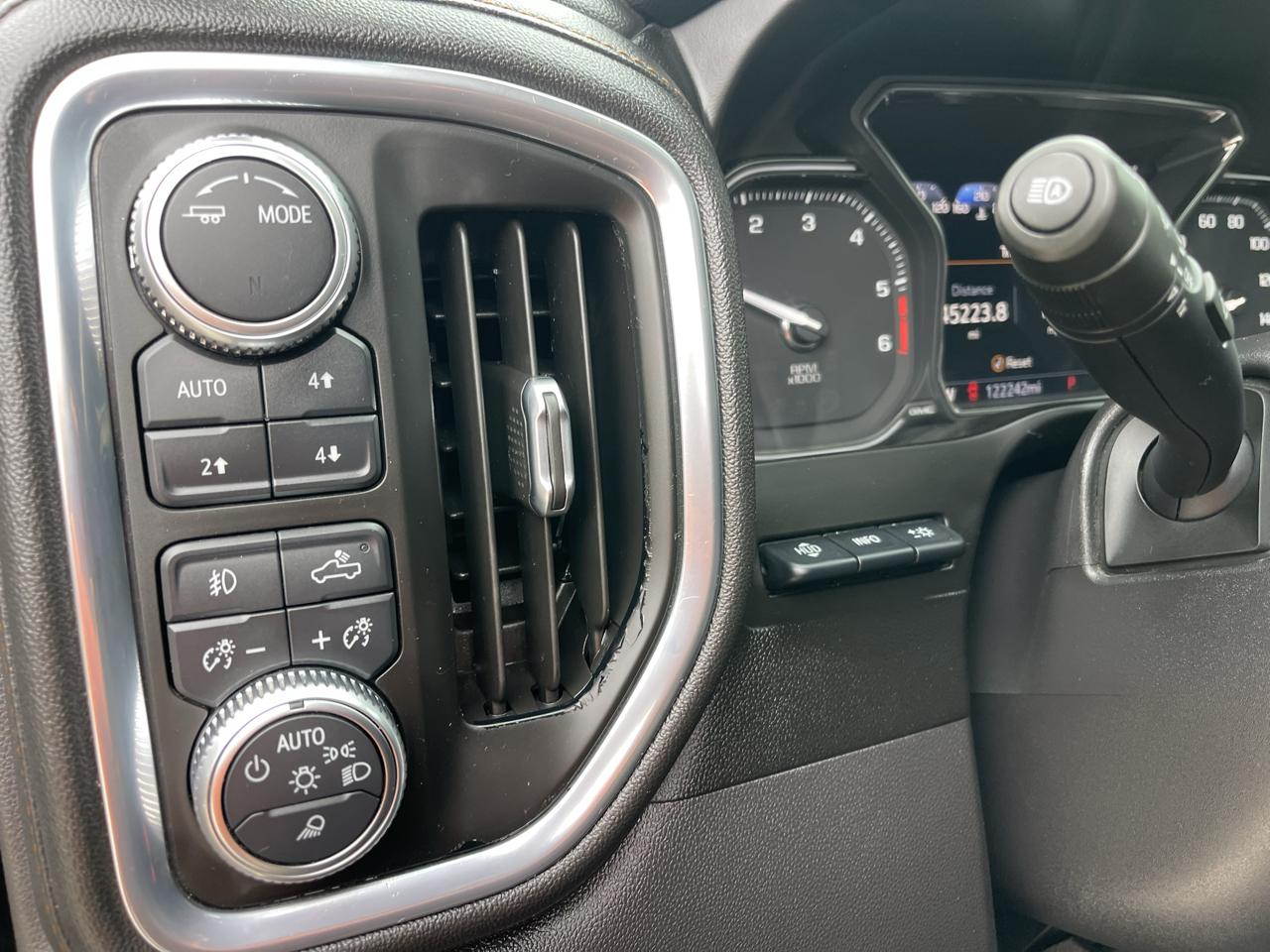 GMC Sierra 1500 4WD Crew Cab 147" AT4 2021