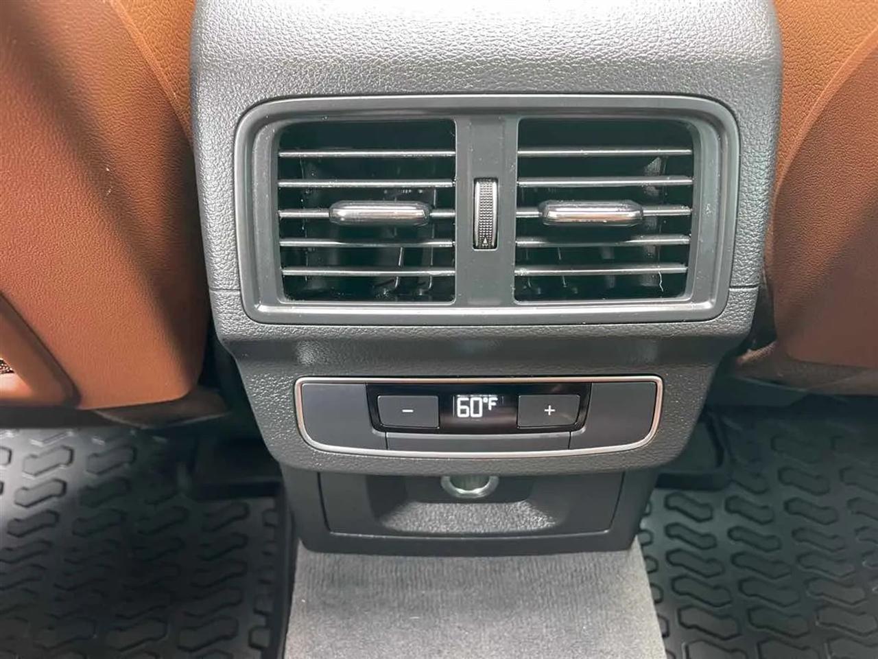Audi Q5 Titanium Premium 45 TFSI quattro 2020