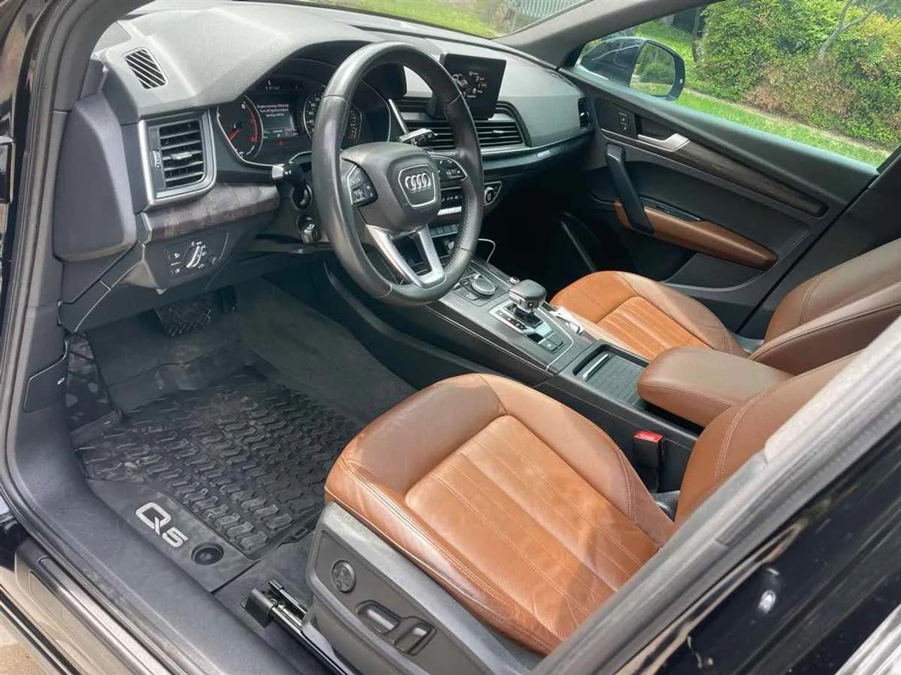 Audi Q5 Titanium Premium 45 TFSI quattro 2020