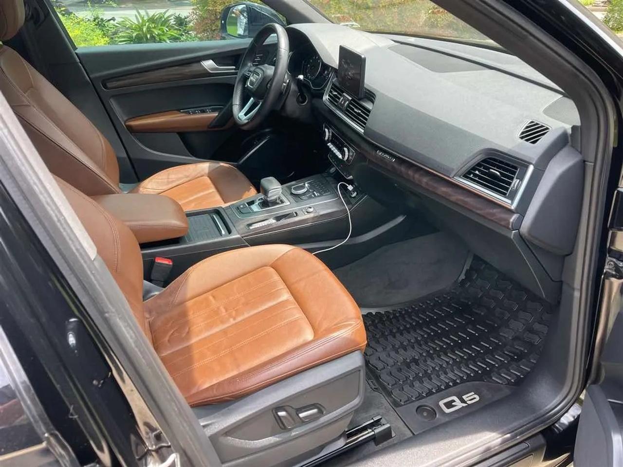 Audi Q5 Titanium Premium 45 TFSI quattro 2020