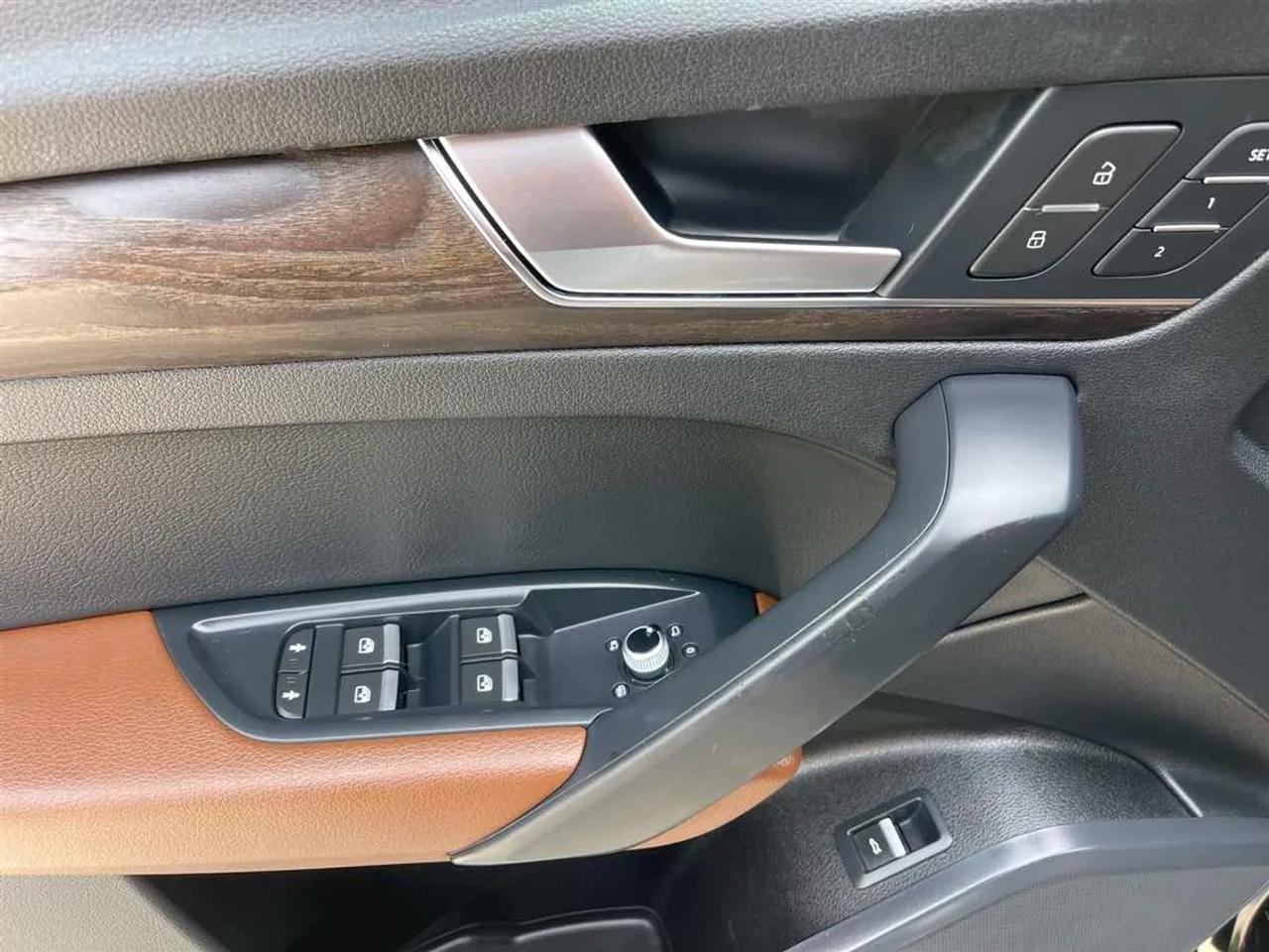 Audi Q5 Titanium Premium 45 TFSI quattro 2020