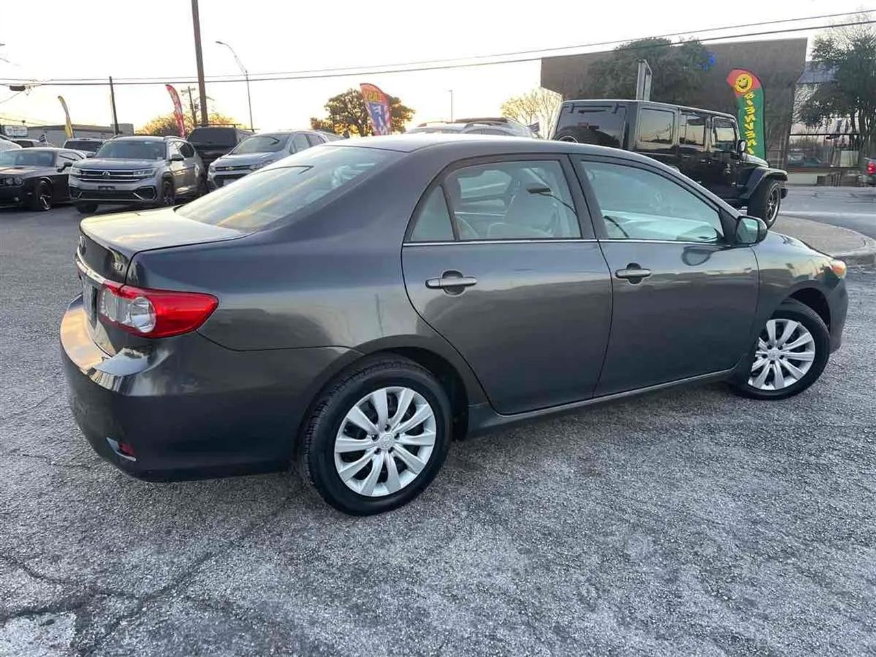 Toyota Corolla 4dr Sdn Auto LE Special Edition (Natl) 2013