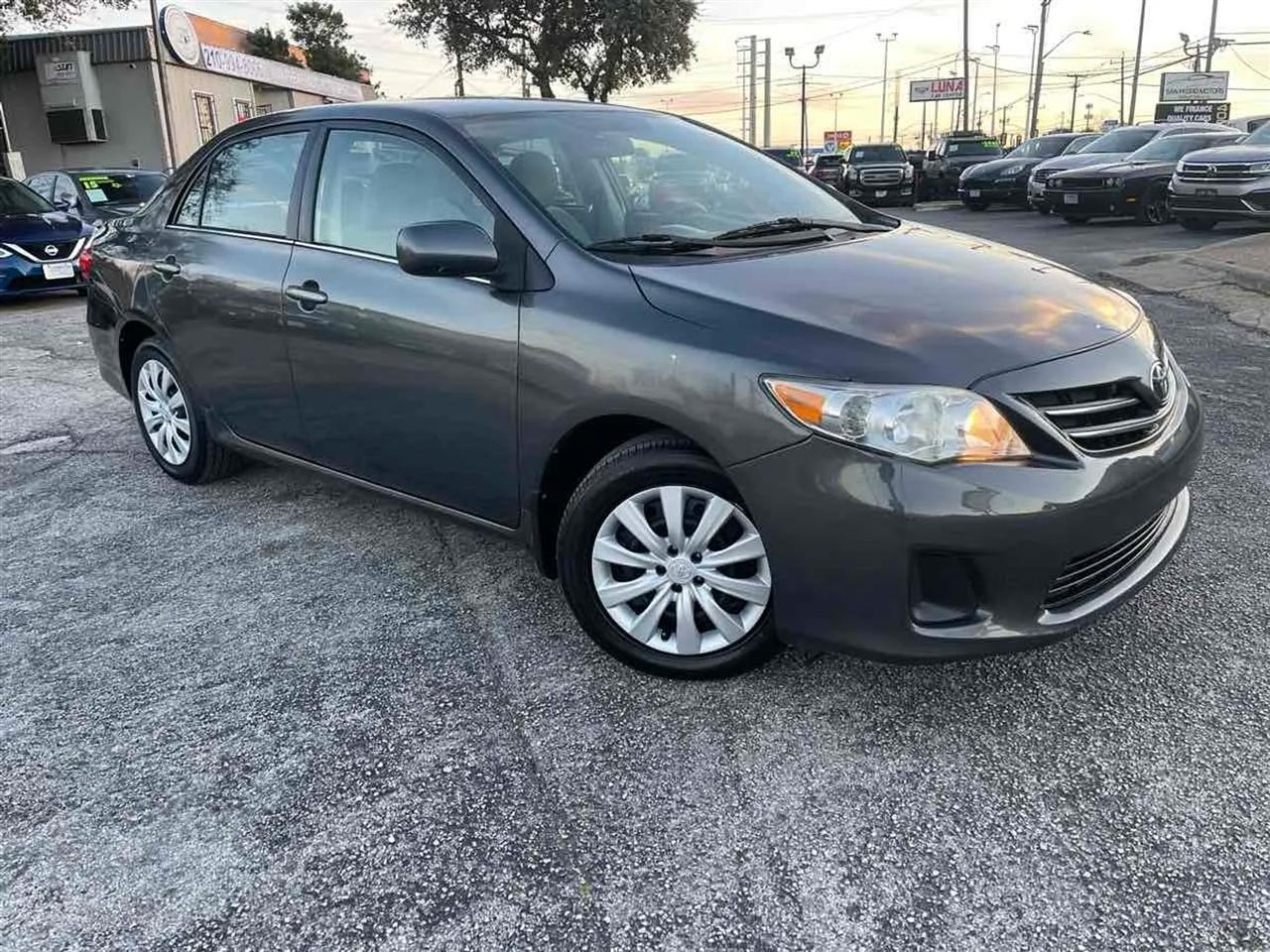 Toyota Corolla 4dr Sdn Auto LE Special Edition (Natl) 2013