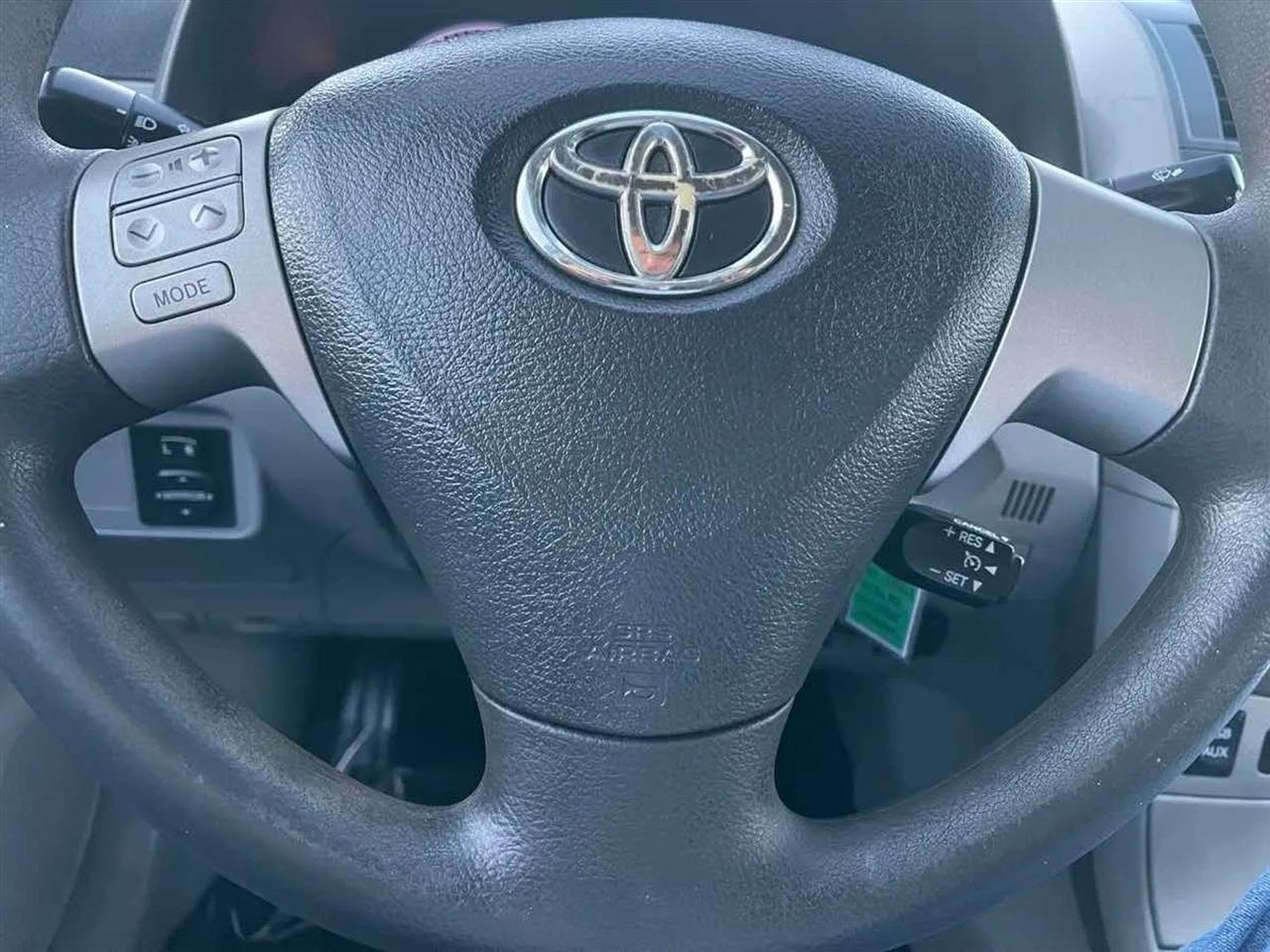 Toyota Corolla 4dr Sdn Auto LE Special Edition (Natl) 2013