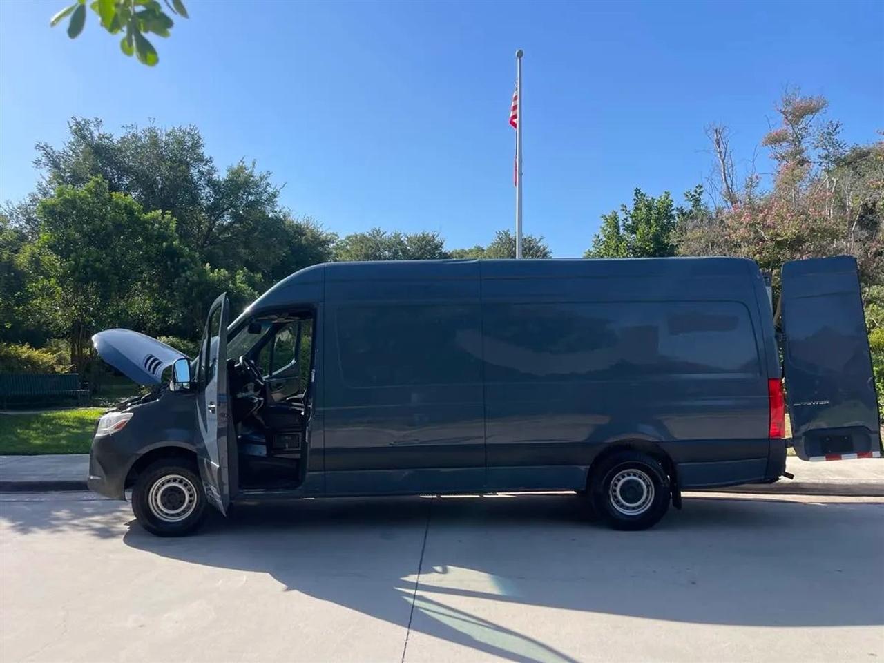 Mercedes-Benz Sprinter Van 2500 High Roof V6 170" RWD 2019